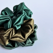 jedwabna-gumka-do-wlosow-naturalny-jedwab-morwowy-momme-22-zielona (6).JPG