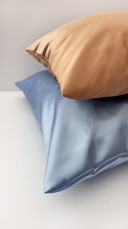 blekitna-satynowa-poszewka-na-poduszke-do-spania-nandi-chroni-wlosy-swiadoma-pielegnacja (4).JPG