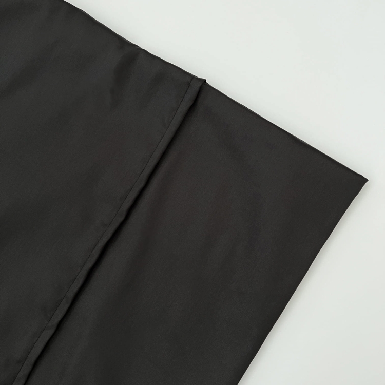 czarna-satynowa-poszewka-bez-zamka-na-poduszke-swiadoma-pielegnacja-wlosow-ochrona-wlosow-nandi (5).JPG