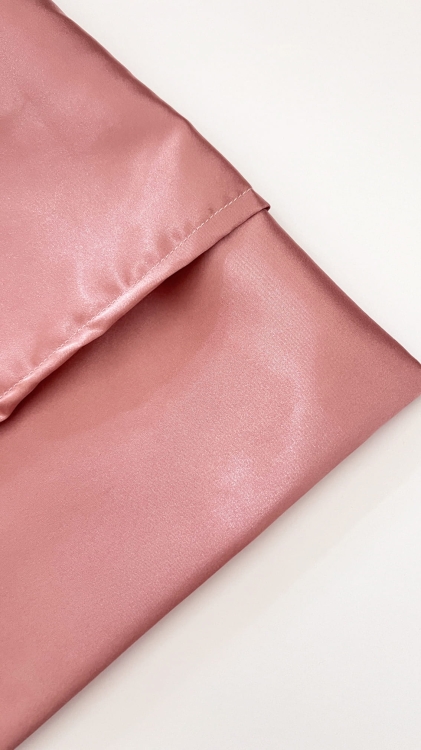 poszewka-satynowa-pudrowy-roz-rozowa-barbie-pink-na-poduszke-do-spania-zamiast-czepka-idealna-do-wlosow-nandi (2).JPG