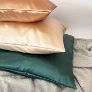 zielona-butelkowa-posciel-do-sypialni-satynowa-poszewka-na-poduszke-rozlinna-plantmom-nandi (4).JPG