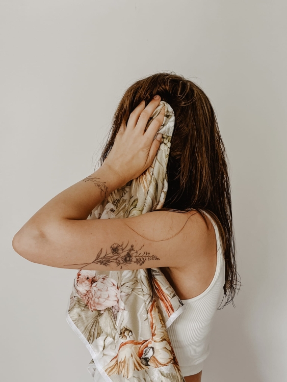 klamra-do-wlosow-gumka-scrunchie-recznik-bambus-do-wlosow-najlepsze-akcesoria-ozdoby-dla-wlosomaniaczek (1).jpg