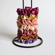 organizer-na-gumki-scrunchie-wieszak-stojacy-organizator-akcesoriow-do-wlosow (5).JPG