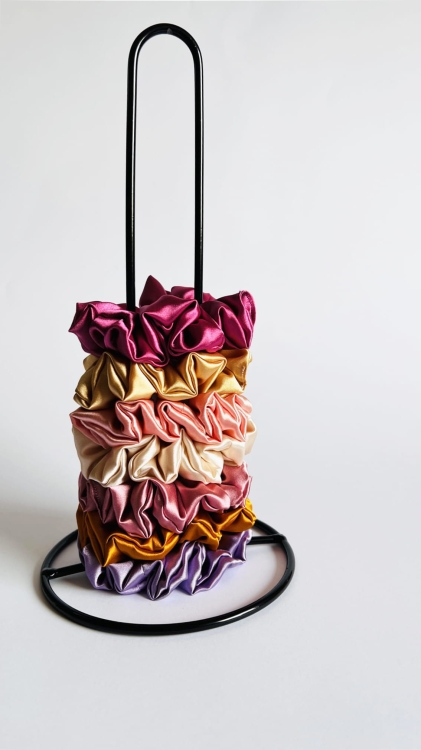 organizer-na-gumki-scrunchie-wieszak-stojacy-organizator-akcesoriow-do-wlosow (6).JPG