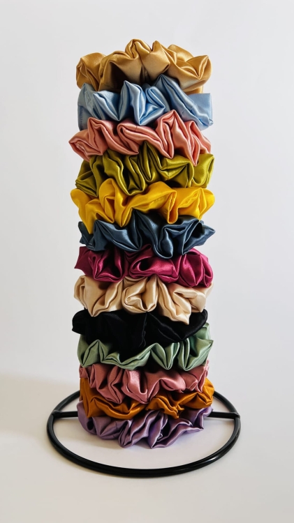 organizer-na-gumki-scrunchie-wieszak-stojacy-organizator-akcesoriow-do-wlosow (7).JPG