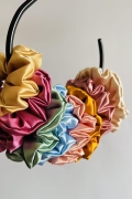 organizer-na-gumki-scrunchie-wieszak-stojacy-organizator-akcesoriow-do-wlosow (1).JPG