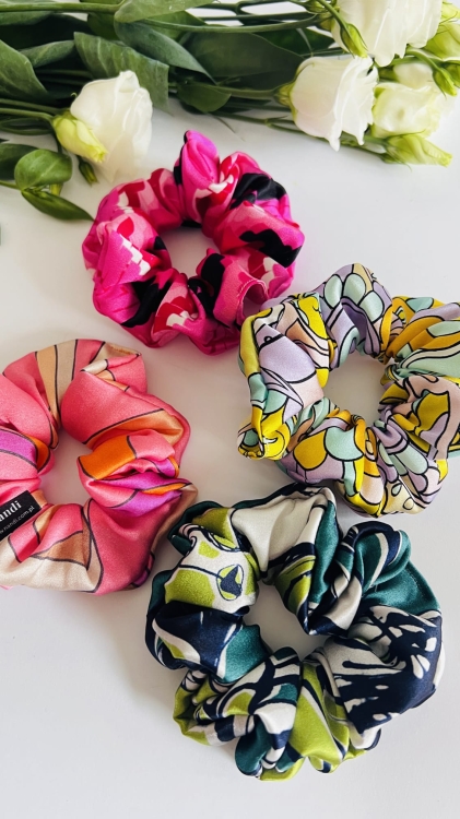gumka-jedwabna-ze-wzorem-wzorzysta-na-lato-scrunchie-omo-gladkie-wlosy-piekne-wlosomaniaczka (3).JPG