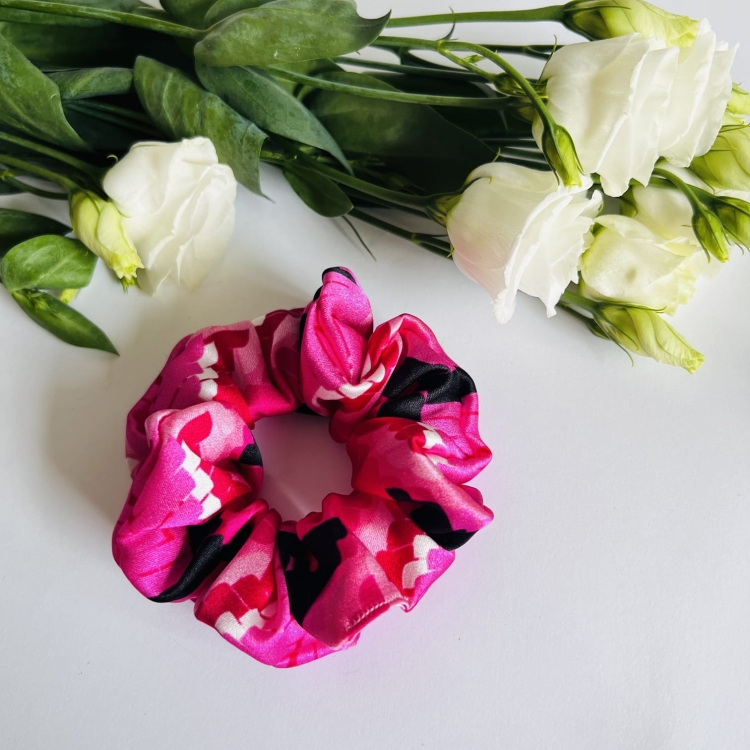 gumka-jedwabna-ze-wzorem-wzorzysta-na-lato-scrunchie-omo-gladkie-wlosy-piekne-wlosomaniaczka (5).JPG