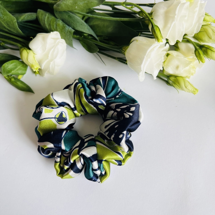 gumka-jedwabna-ze-wzorem-wzorzysta-na-lato-scrunchie-omo-gladkie-wlosy-piekne-wlosomaniaczka (7).JPG