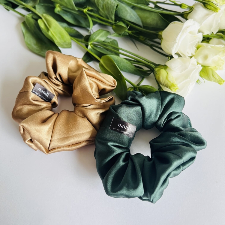 gumka-jedwabna-ze-wzorem-wzorzysta-na-lato-scrunchie-omo-gladkie-wlosy-piekne-wlosomaniaczka (1).JPG