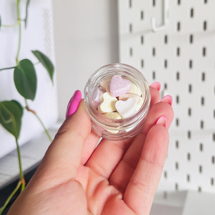 cukierki-pudrowe-pudraczki-serduszka-jednosc-slodki-prezent-mini-sloiczek (2).JPG