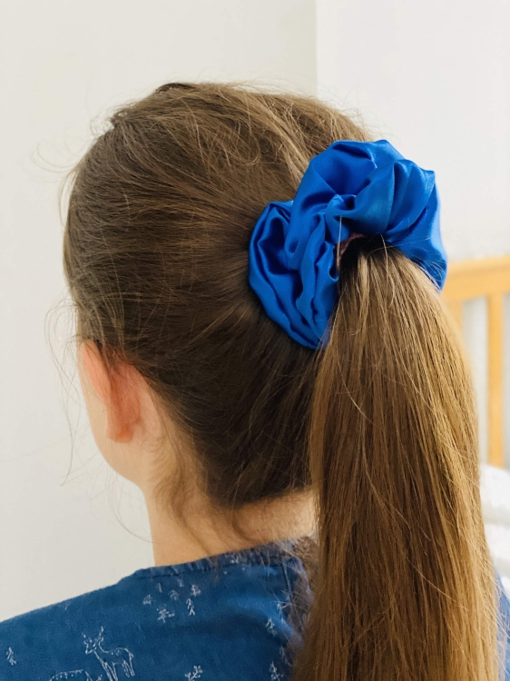 gumka-do-wlosow-scrunchie-satynowe-jedwabne-nandi-concept-store-indygo