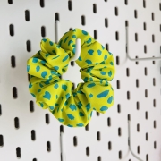 landrynki-cukierkowe-gumki-do-wlosow-jak-uzyskac-piekny-skret-wlosow-curly-girl-plopping-bawelniana-koszulka-scrunchie (8).JPG