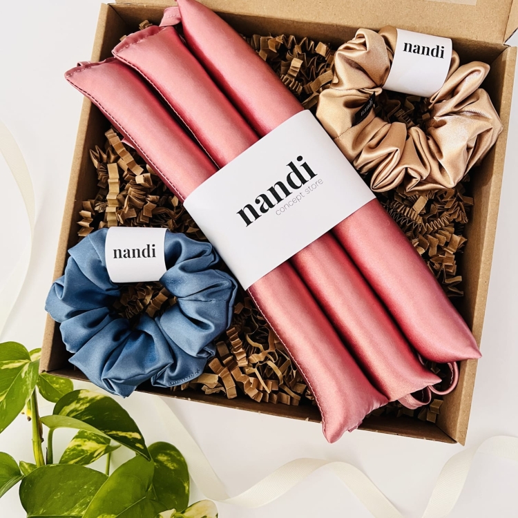zestaw-na-prezent-box-papiloty-satynowe-jedwabne-gumki-scrunchie-do-wlosow (3).JPG