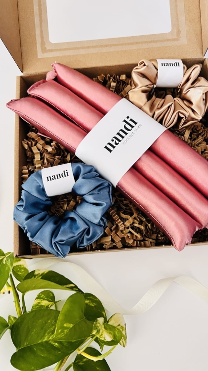 zestaw-na-prezent-box-papiloty-satynowe-jedwabne-gumki-scrunchie-do-wlosow (2).JPG