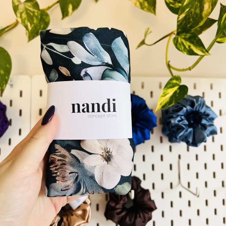 jak-suszyc-wlosy-turban-z-bambusa-wiskozowy-naturalna-tkanina-z-guzikiem-omo-swiadoma-pielegnacja (5).jpg