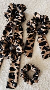 czarno-brazowa-panterka-dodatek-gumka-do-wlosow-frotka-scrunchie-wlosomaniaczka (4).jpg