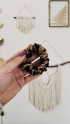 mala-gumka-scrunchie-satynowa-pantera-do-wlosow-brazowa-czarna (3).jpg
