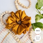 Satynowa gumka do włosów scrunchie XXL Miodowa