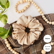 bezowa-neutralna-gumka-scrunchie-xxl-duza-na-grubych-wlosow (4).jpg