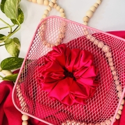 fuksja-rozowa-gumka-do-wlosow-scrunchie-xxl-satynowe (2).JPG