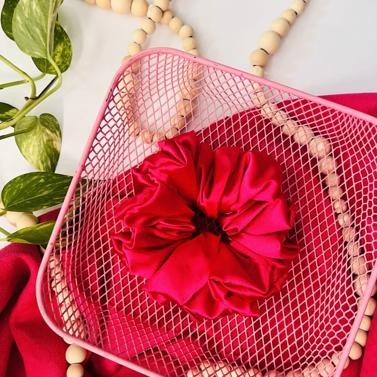 fuksja-rozowa-gumka-do-wlosow-scrunchie-xxl-satynowe (2).JPG