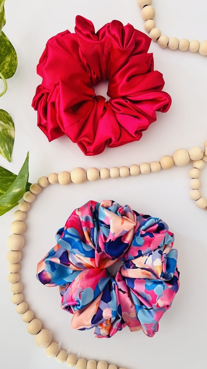 fuksja-rozowa-gumka-do-wlosow-scrunchie-xxl-satynowe (4).JPG