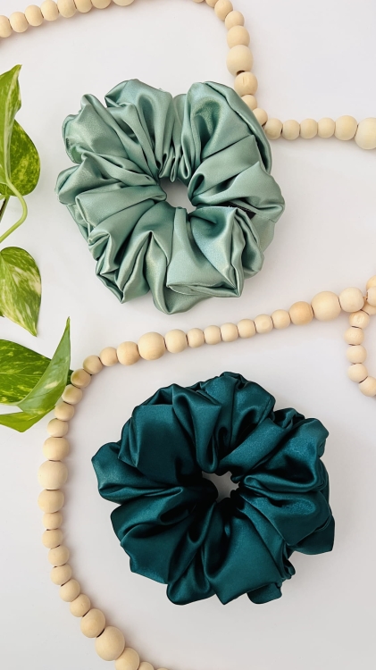 zielona-satynowa-gumka-do-wlosow-typu-scrunchie-xxl (4).JPG