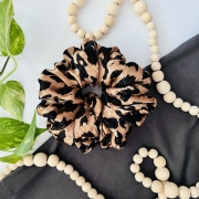 popularna-gumka-do-wlosow-panterkowa-leopard-cheetah-scrunchie-xxl (2).JPG
