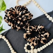 popularna-gumka-do-wlosow-panterkowa-leopard-cheetah-scrunchie-xxl (3).JPG