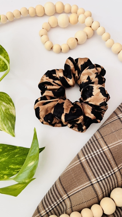 pantera-scrunchie-w-panterke-leopard-midi-standard-do-wlosow-satynowa (2).JPG