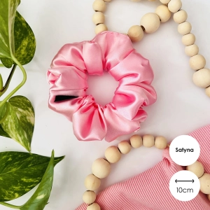 Satynowa gumka do włosów scrunchie MIDI Jasny róż