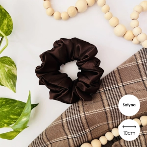Satynowa gumka do włosów scrunchie MIDI Czekolada
