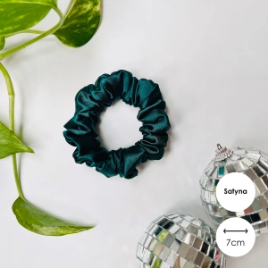 Satynowa gumka do włosów scrunchie MINI Zielona