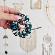 gumka-scrunchie-do-wlosow-frotka-gruba-satynowa-kwiatowa-zielona-jasmin (10).JPG