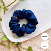 jedwabna-gumka-do-wlosow-scrunchie-kolorowa-zielona-niebieska-rozowa-fioletowa-czarna-neutralna-bezowa (6).jpg