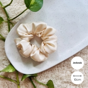 jedwabna-gumka-do-wlosow-scrunchie-kolorowa-zielona-niebieska-rozowa-fioletowa-czarna-neutralna-bezowa (4).jpg