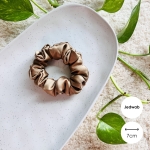 Jedwabna gumka do włosów scrunchie MINI Cappucino