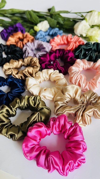 zdjecie-zbiorcze-gumki-jedwabne-scrunchie-do-wlosow-nandi-concept-store (1).JPG