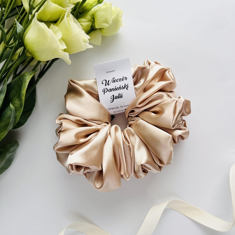 podziekowania-na-wieczor-panienski-ladne-sliczne-nietuzinkowe-gumki-scrunchie-xxl-satynowa-team-bride (2).JPG