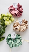 podziekowania-na-wieczor-panienski-ladne-sliczne-nietuzinkowe-gumki-scrunchie-xxl-satynowa-team-bride (3).JPG