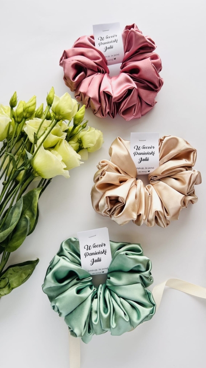 podziekowania-na-wieczor-panienski-ladne-sliczne-nietuzinkowe-gumki-scrunchie-xxl-satynowa-team-bride (3).JPG