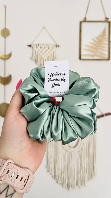 podziekowania-na-wieczor-panienski-ladne-sliczne-nietuzinkowe-gumki-scrunchie-xxl-satynowa-team-bride (4).JPG