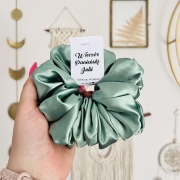 podziekowania-na-wieczor-panienski-ladne-sliczne-nietuzinkowe-gumki-scrunchie-xxl-satynowa-team-bride (5).JPG