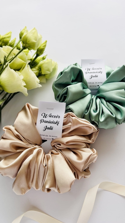 podziekowania-na-wieczor-panienski-ladne-sliczne-nietuzinkowe-gumki-scrunchie-xxl-satynowa-team-bride (6).JPG