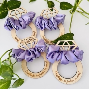 gumka-scrunchie-do-wlosow-podziekowania-z-dedykacja-personalizowane-na-wieczor-panienski-dla-dziewczyn-team-bride (3).JPG
