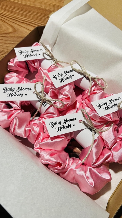 podziekowanie-na-wieczor-panienski-dla-dziewczyn-gumka-scrunchie-jedwab-swieca-herbata-cukierki-pakowane-personalizowane (1).JPG