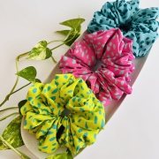 gumka-do-wlosow-scrunchie-silki-delikatna-najlepsza-nandi-concept-store-allegro-wlosomaniaczka-na-prezent (16).JPG