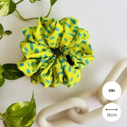 gumka-scrunchie-silki-delikatna-neonowa-do-wlosow-na-lato-jaka-najlepsza--swiadoma-pielegnacja (8).jpg