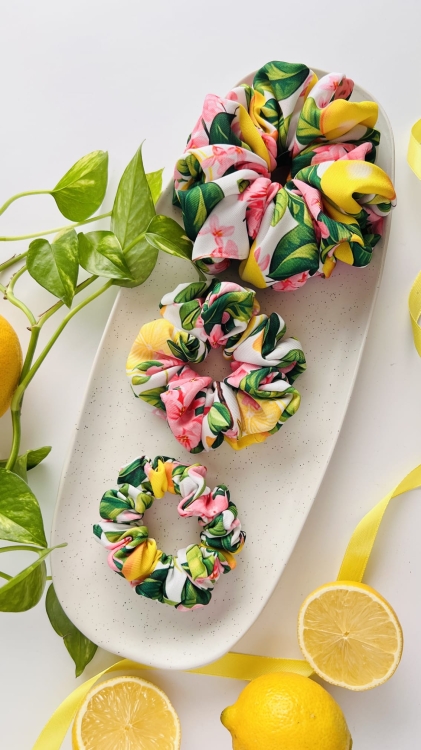 gumka-do-wlosow-scrunchie-w-cytrynki-cytryny-wloska-wiskoza-amalfi-positano-wakacje-nandi (6).JPG